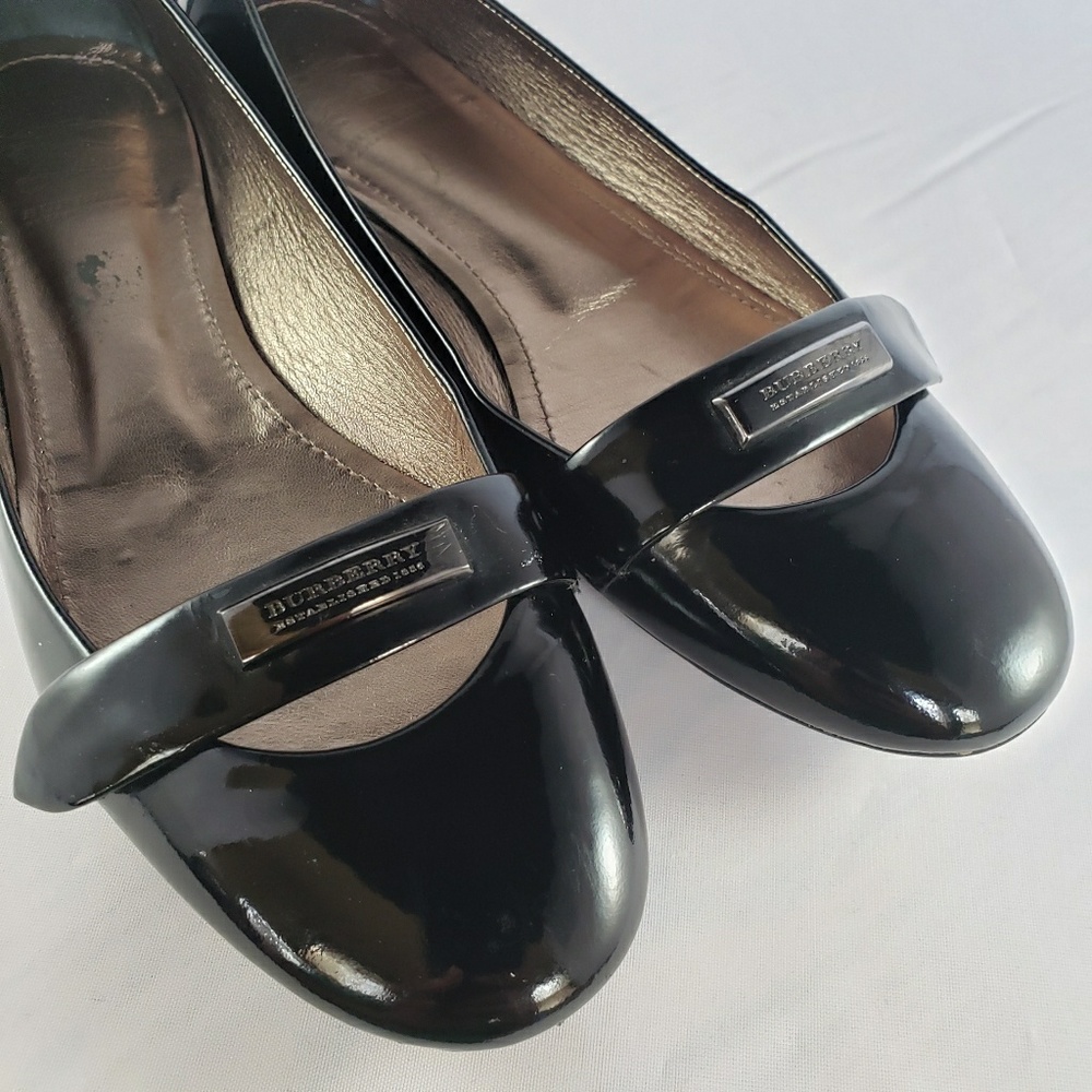 🚫SOLD🚫Burberry Patent Leather Flats